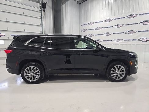 Used 2025 Buick Enclave Preferred image 9
