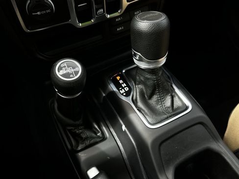 Used 2021 Jeep Gladiator Sport AWD/4WD image 22