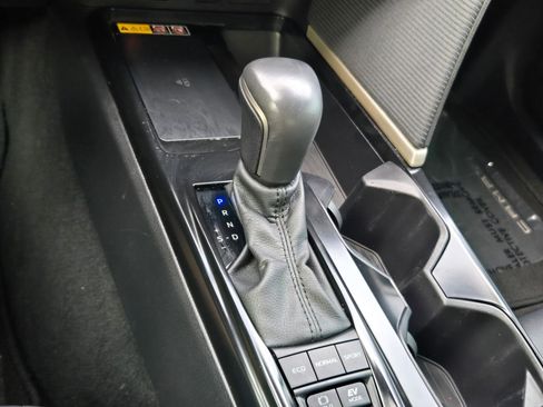 Used 2025 Toyota Camry SE w/ Convenience Package FWD image 18