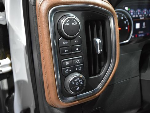 Used 2022 Chevrolet Silverado 1500 High Country AWD/4WD image 16