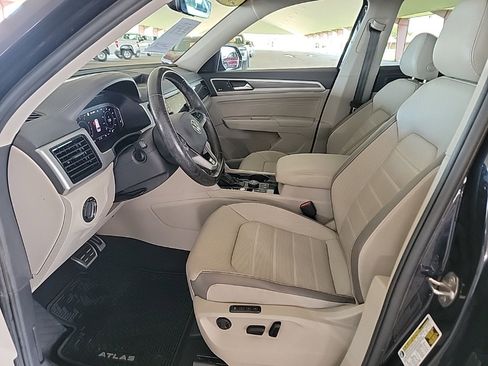 Used 2022 Volkswagen Atlas SEL Premium image 2
