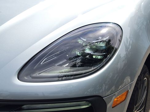 Used 2026 Porsche Macan image 33