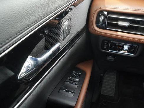 Used 2023 Lincoln Nautilus Reserve AWD/4WD image 15