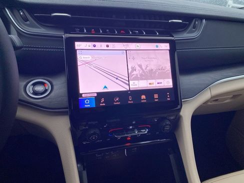 New 2025 Jeep Grand Cherokee Limited image 22