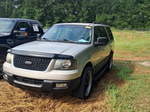 Used 2005 Ford Expedition XLT RWD image 1