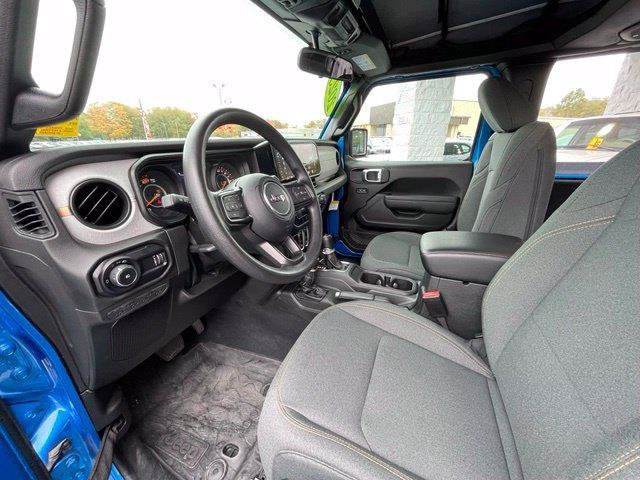 Used 2025 Jeep Wrangler Sport AWD/4WD image 10