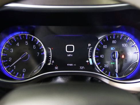 Used 2018 Chrysler Pacifica Limited FWD image 41