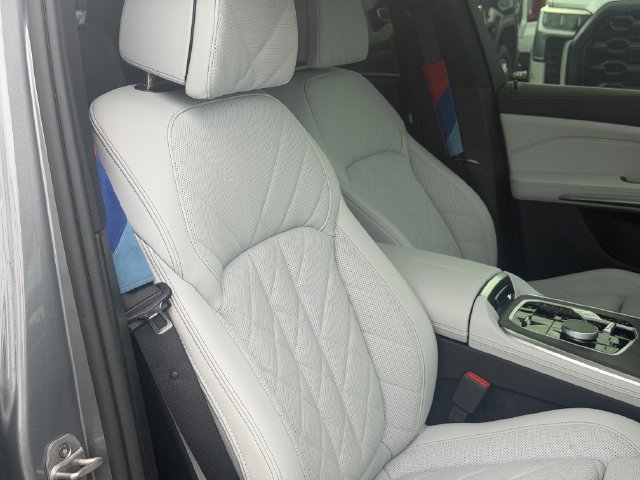 Used 2026 BMW X5 xDrive40i w/ M Sport Package AWD/4WD image 19