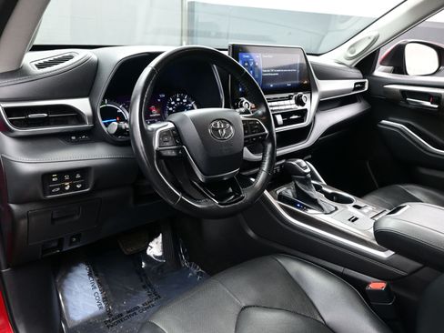 Used 2021 Toyota Highlander Platinum image 13
