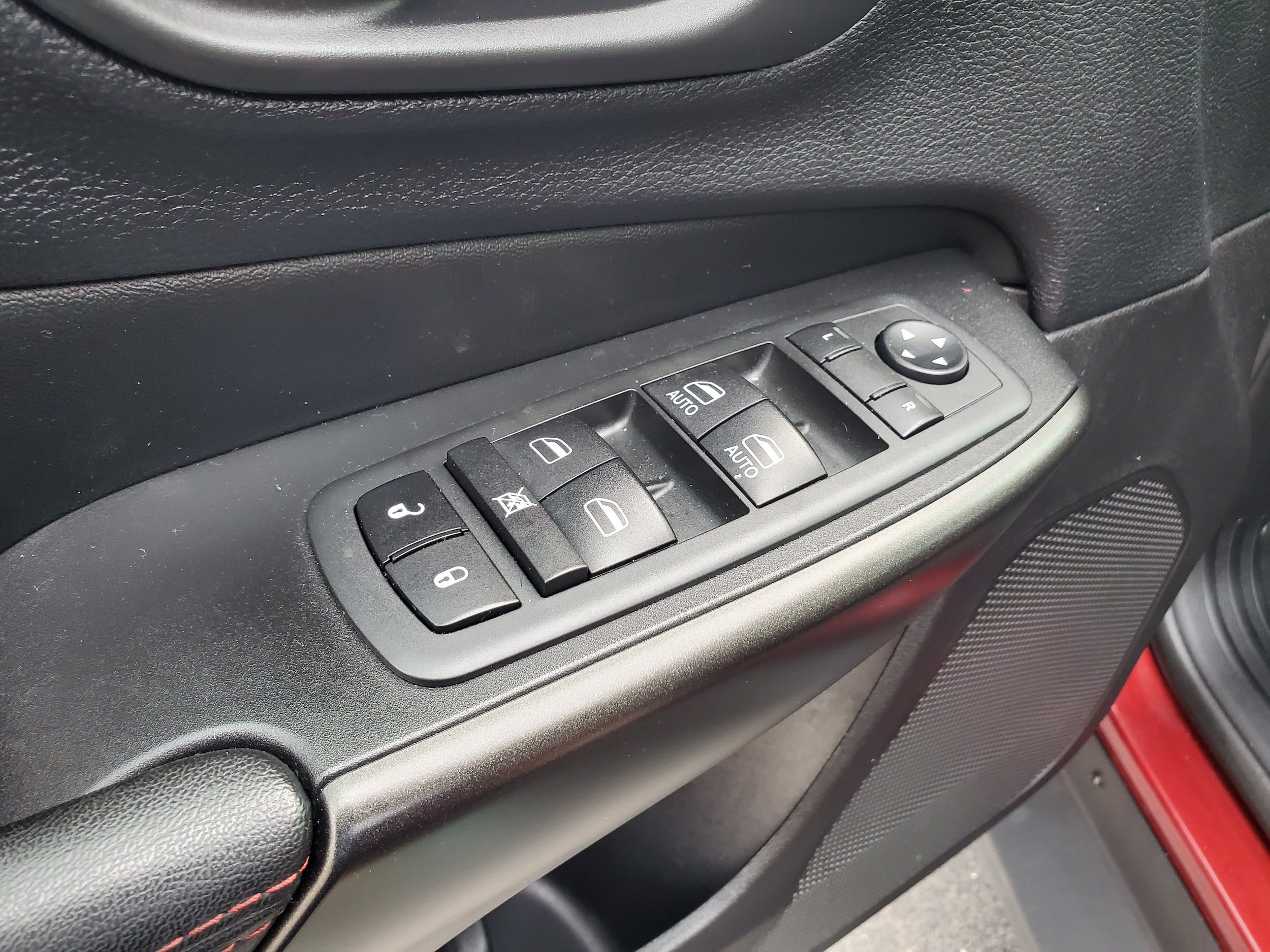 Used 2020 Jeep Cherokee Trailhawk w/ Comfort/Convenience Group AWD/4WD image 11