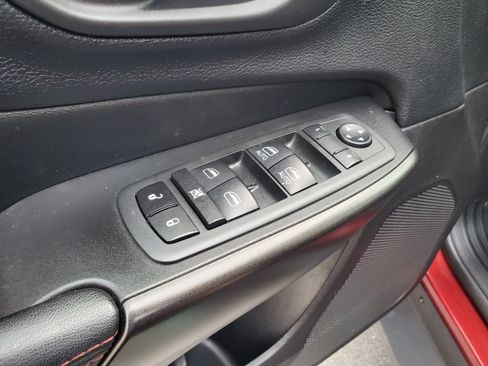 Used 2020 Jeep Cherokee Trailhawk w/ Comfort/Convenience Group AWD/4WD image 11