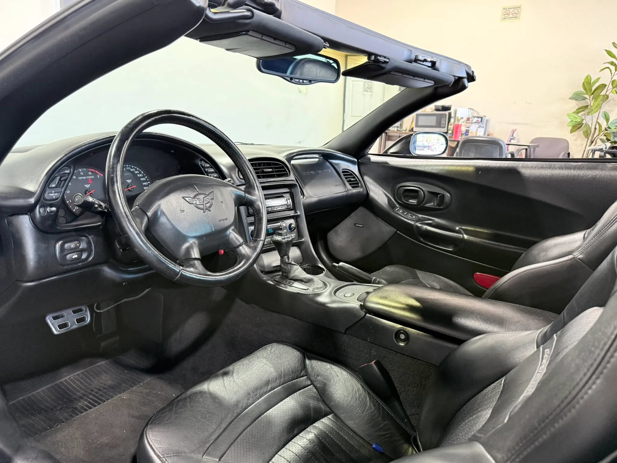 Used 2002 Chevrolet Corvette Coupe w/ Preferred Equipment Group2 RWD image 19