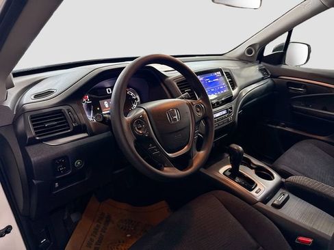 Used 2017 Honda Pilot EX image 10