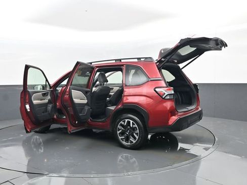 Used 2025 Subaru Forester Premium image 32