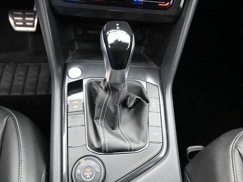 Used 2022 Volkswagen Tiguan SE R-Line image 26