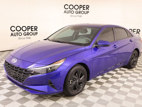 Used 2023 Hyundai Elantra SEL w/ Cargo Package FWD image 9