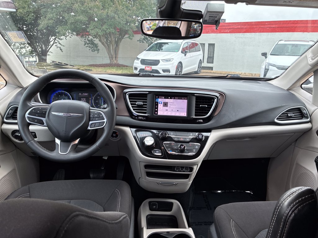 Used 2023 Chrysler Voyager LX FWD image 13