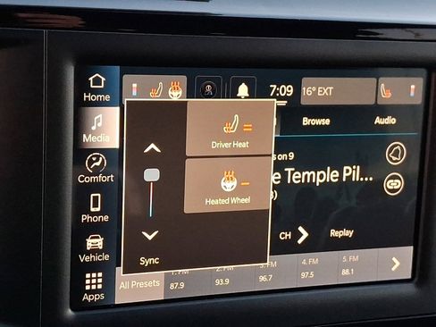 Used 2023 Chrysler Voyager LX image 24