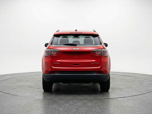 Used 2025 Jeep Compass Latitude image 7