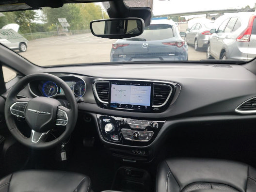 Used 2025 Chrysler Pacifica Select FWD image 10