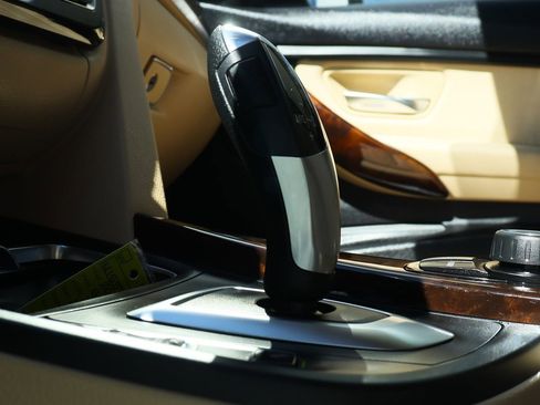 Used 2017 BMW 320i Sedan image 49