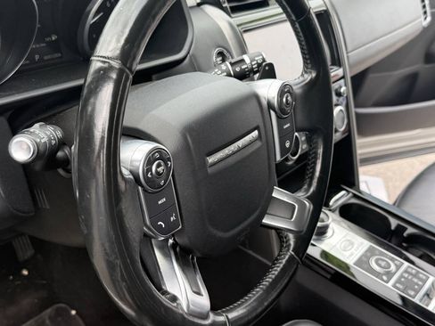 Used 2017 Land Rover Discovery First Edition AWD/4WD image 9