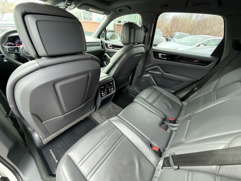 Used 2020 Porsche Cayenne image 19