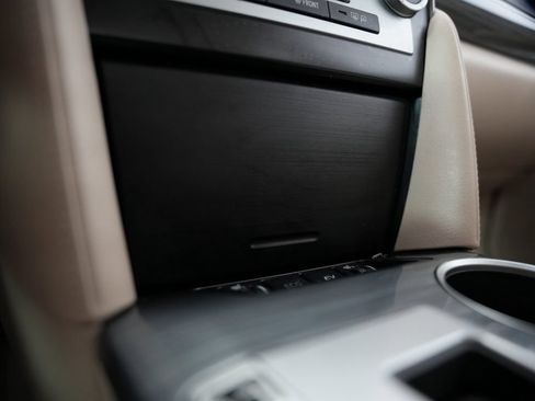 Used 2012 Toyota Camry XLE w/ Leather Pkg FWD image 28