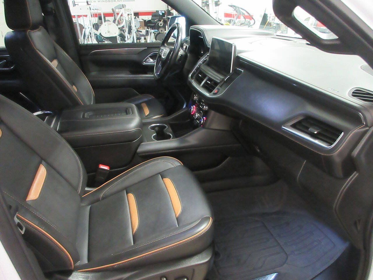 Used 2024 GMC Yukon AT4 w/ Technology Package AWD/4WD image 8