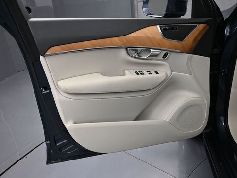 Used 2022 Volvo XC90 T8 Inscription Expression w/ Advanced Package AWD/4WD image 16