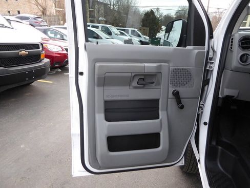 Used 2013 Ford E-350 and Econoline 350 XL image 18