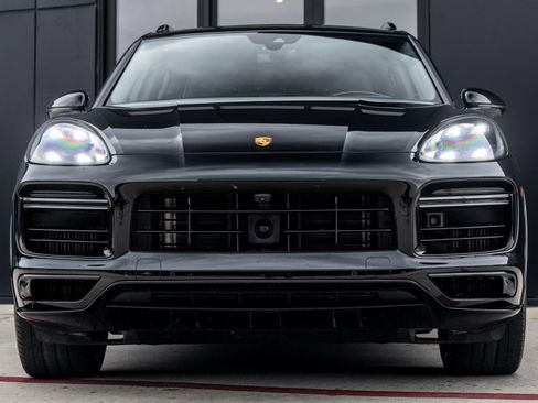Certified 2022 Porsche Cayenne Turbo S image 8