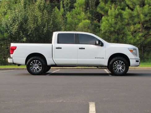 Used 2024 Nissan Titan SV w/ SV Convenience Package AWD/4WD image 4