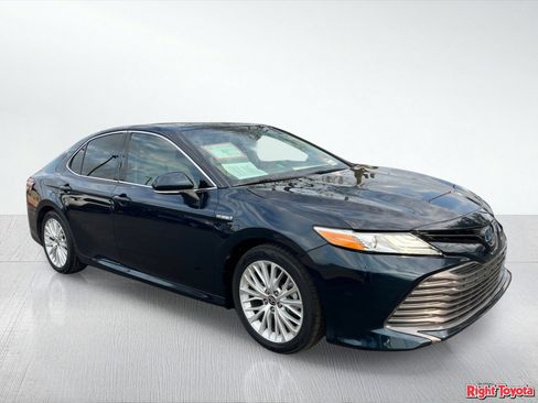 Certified 2020 Toyota Camry XLE w/ Sunroof Package FWD image 9