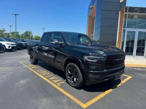 Used 2020 RAM 1500 Limited w/ Black Appearance Package AWD/4WD image 2