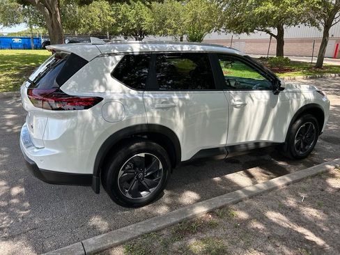 Used 2024 Nissan Rogue SV w/ SV Premium Package FWD image 6