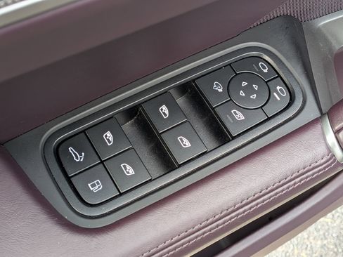 Certified 2025 Porsche Cayenne Coupe AWD/4WD image 15