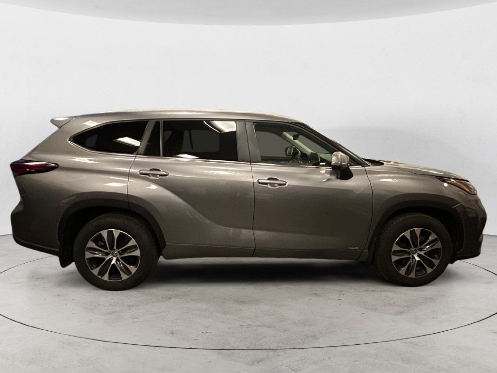 Used 2026 Toyota Highlander XLE AWD/4WD image 6