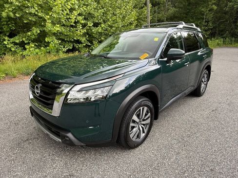 Used 2024 Nissan Pathfinder SL AWD/4WD image 2