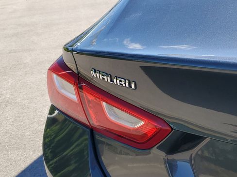 Used 2017 Chevrolet Malibu LT w/ Leather Package FWD image 7