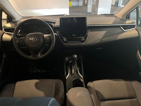 Used 2025 Toyota Corolla LE image 33