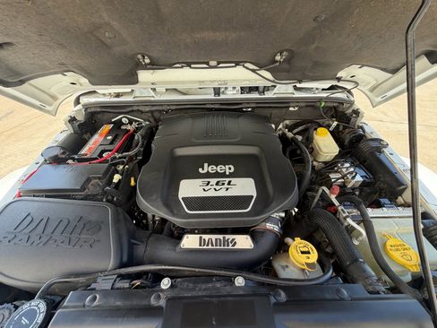 Used 2013 Jeep Wrangler Unlimited Rubicon w/ Connectivity Group image 21