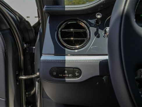 New 2025 Bentley Flying Spur Plug-In Hybrid image 30