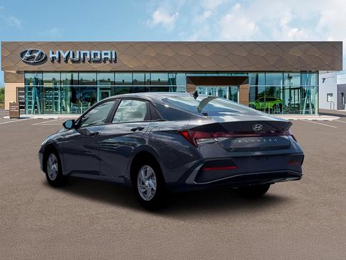 Used 2026 Hyundai Elantra SE FWD image 5