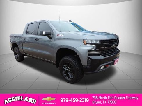 Used 2021 Chevrolet Silverado 1500 LT Trail Boss w/ Convenience Package II image 3