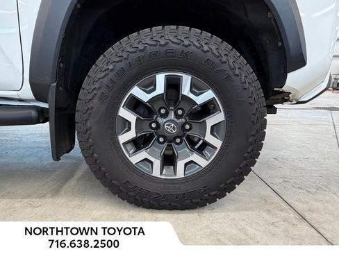 Used 2019 Toyota Tacoma TRD Off-Road image 11