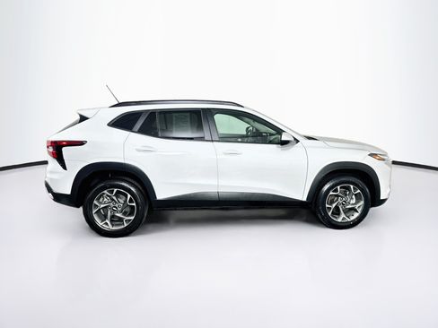 Used 2025 Chevrolet Trax LT FWD image 10