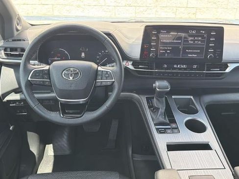 Used 2023 Toyota Sienna XSE AWD/4WD image 22