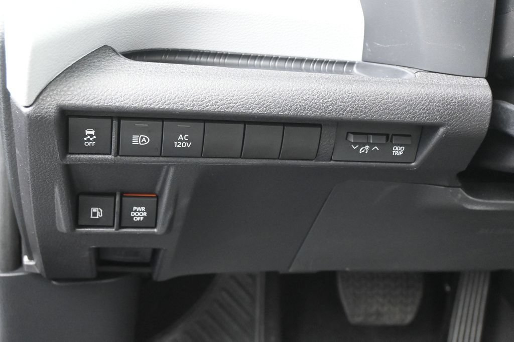 Used 2025 Toyota Sienna XLE w/ XLE Plus Package FWD image 16