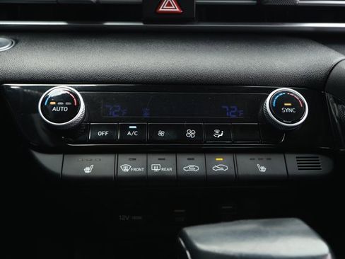 Used 2021 Hyundai Elantra SEL w/ Convenience + Premium Package image 18